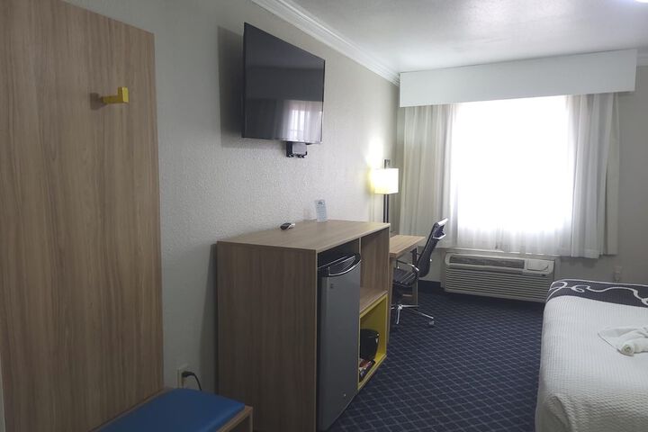 Room 9 of 35