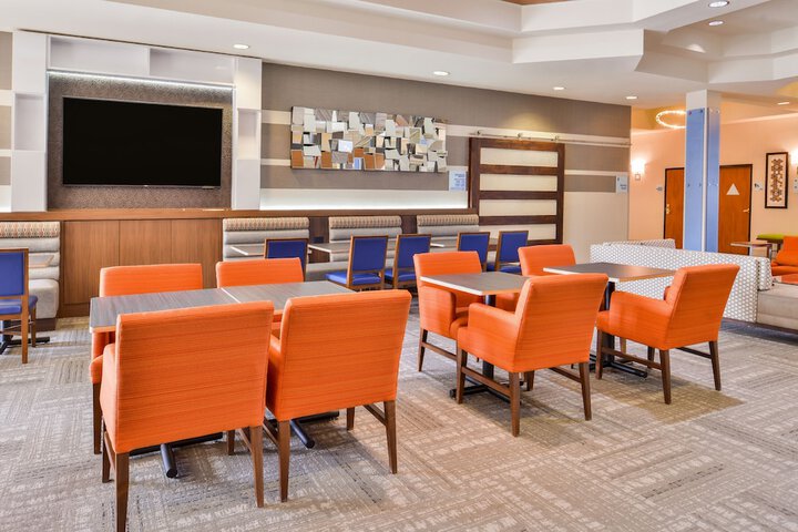 Holiday Inn Express & Suites Elk Grove Central - Hwy 99 by IHG