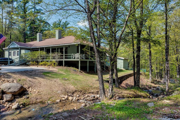 Bartlett Townhome w / Balcony: 1 Mi to Ski Resort!