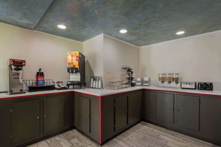 Econo Lodge Inn & Suites Diamondhead