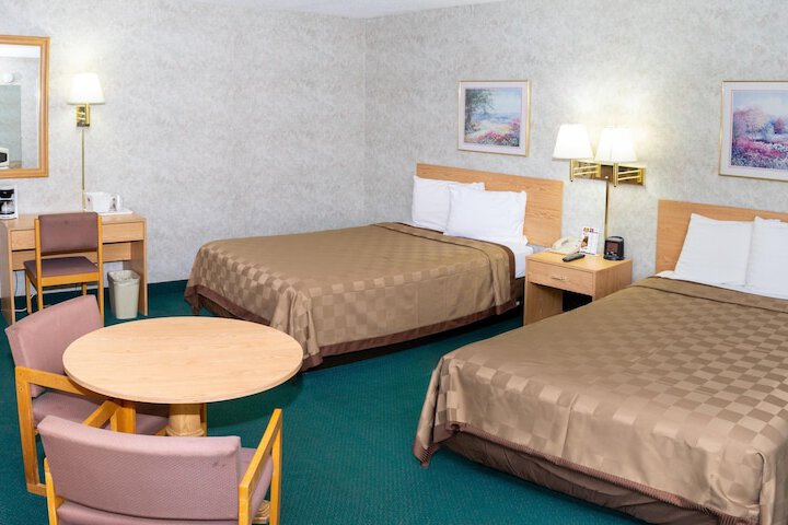 Room 4 of 10