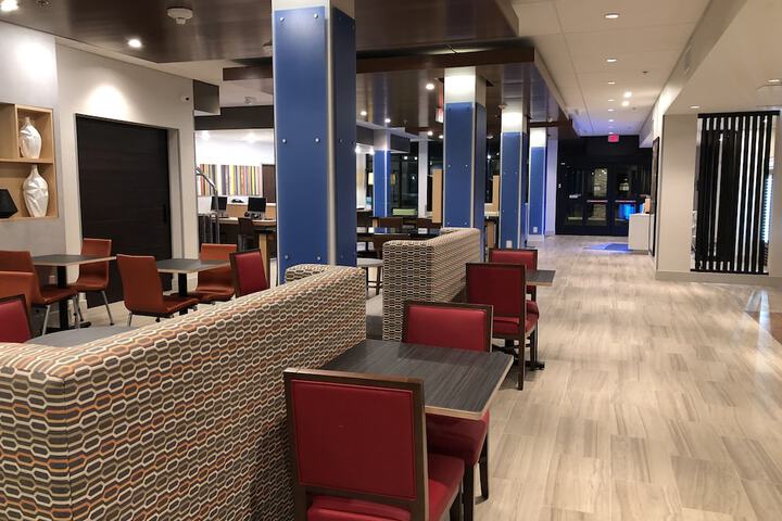 Holiday Inn Express & Suites Racine by IHG