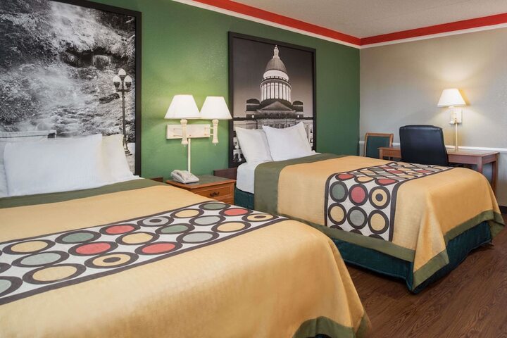 Room 7 of 13