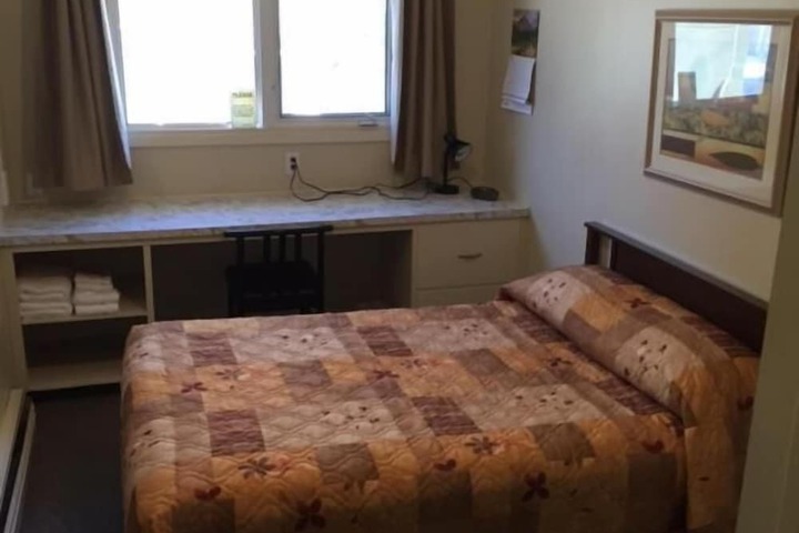 Room 11 of 19