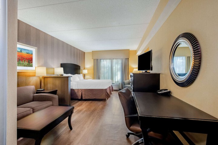 La Quinta Inn & Suites by Wyndham Bel Air / I-95 Exit 77A