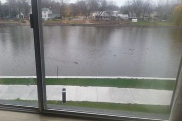 Riverwalk Inn & Suites