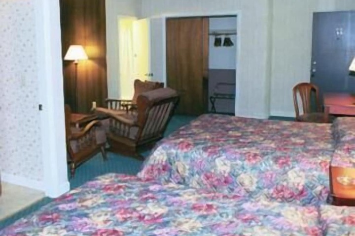 Hill - Brook Motel