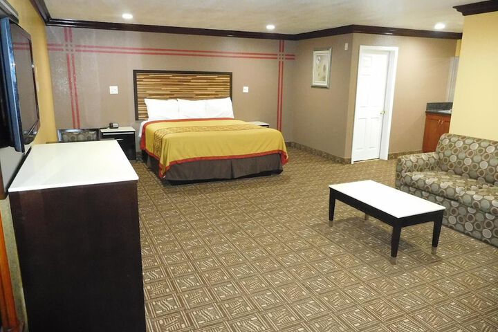 Room 13 of 37