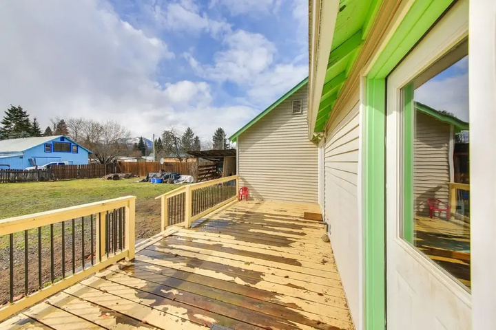 Clark Fork Vacation Home w / Wood Stove Near Lake!