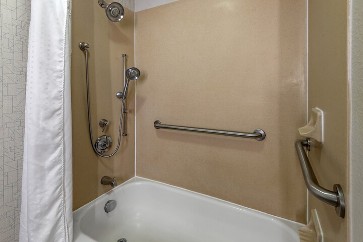 Room 35 of 62