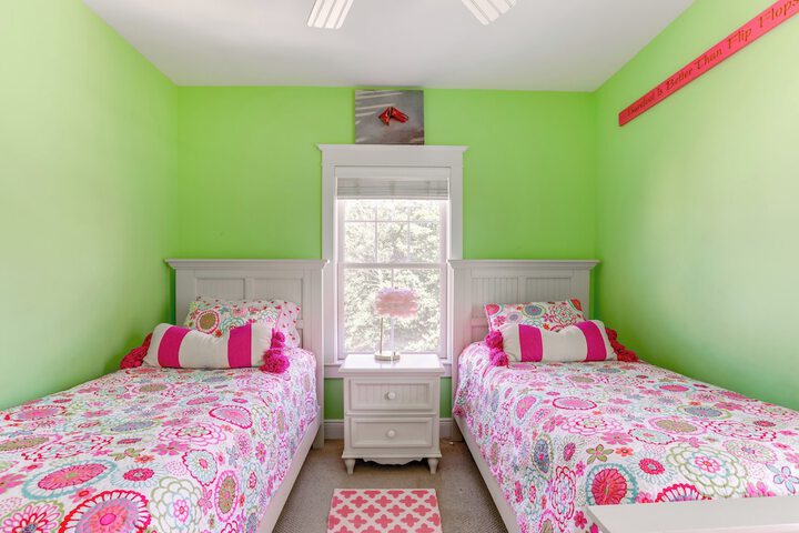 Spacious Avalon Beach House - 2 Blocks to Water!