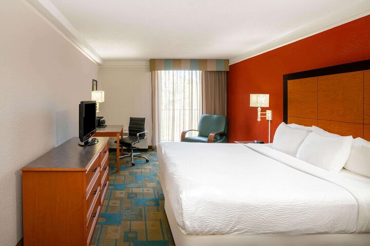 Room 43 of 60