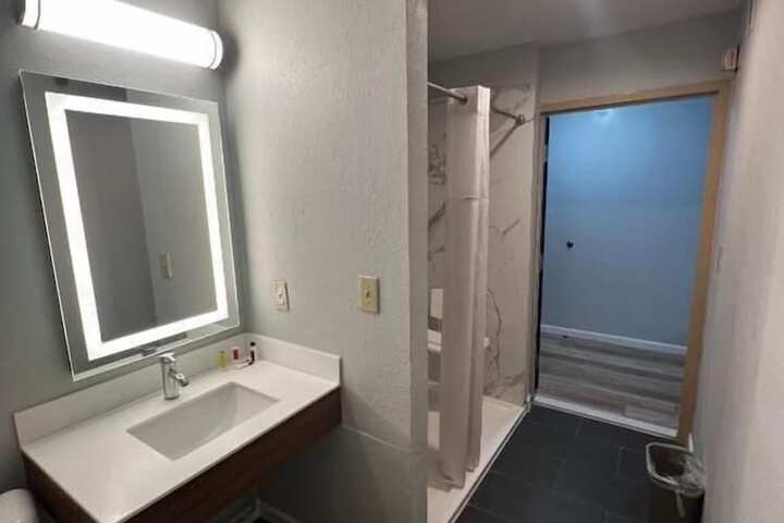 Room 20 of 28