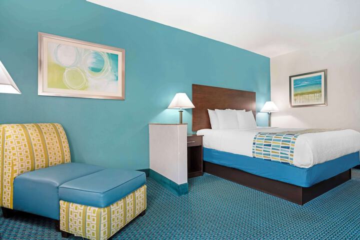 Room 22 of 38