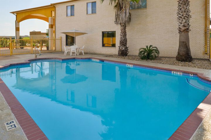 Pool 4 of 30