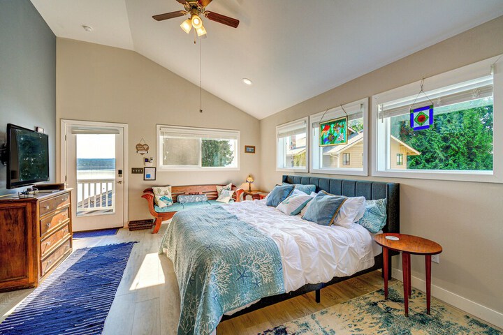 Bremerton Studio w / Bay View: Beach Access!