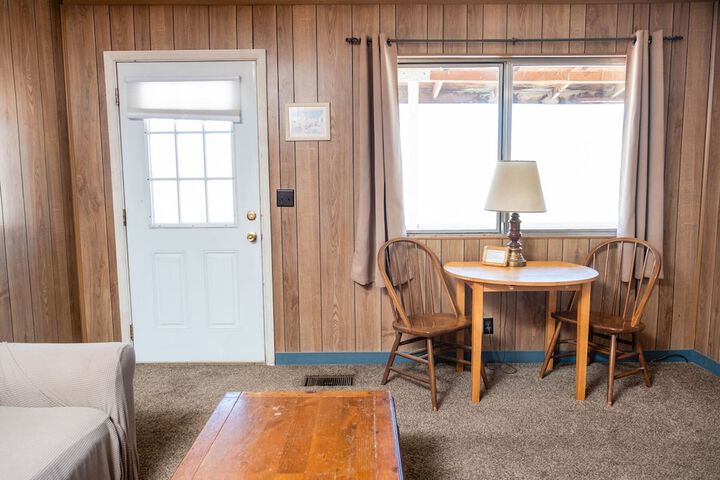 Room 10 of 16