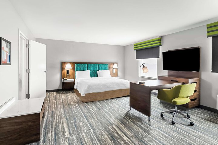 Room 25 of 39