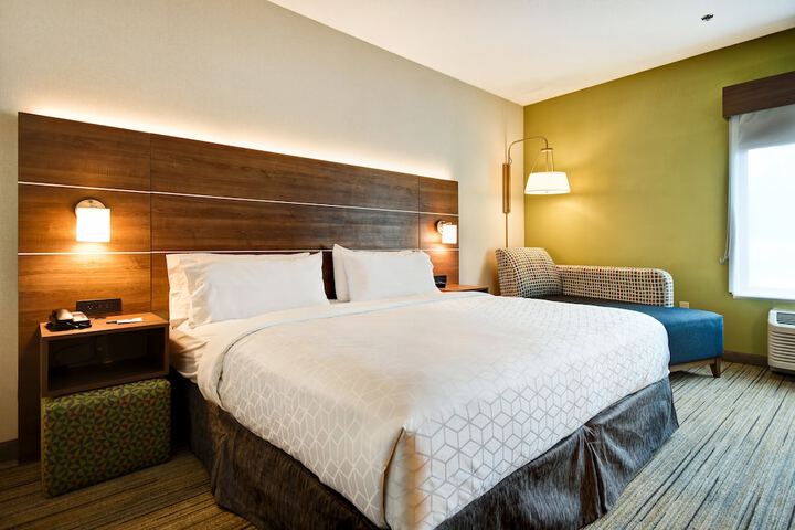Holiday Inn Express Newport North - Middletown by IHG