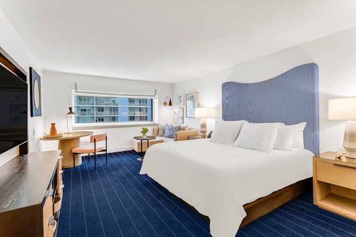 Room 28 of 143