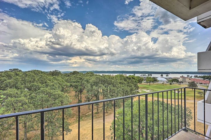 Golf Course & Lake Views: Cozy Afton Condo!