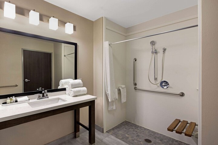 Room 30 of 47