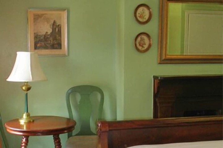 Room 204 of 238