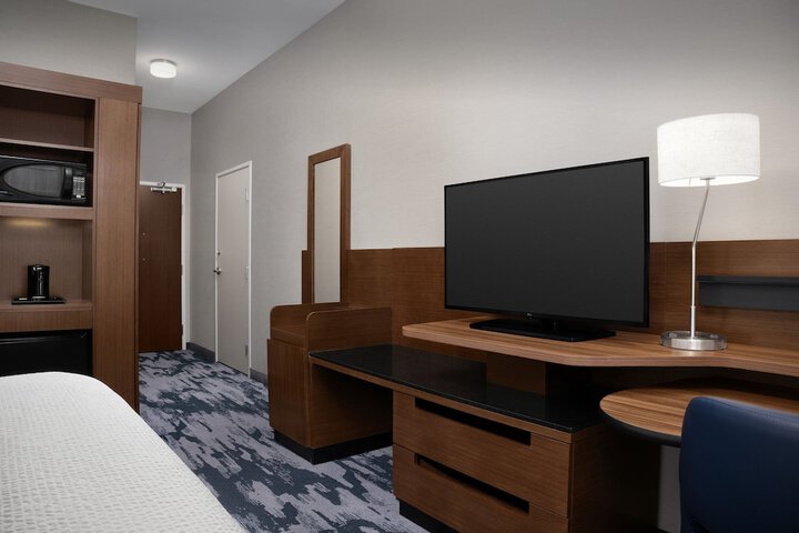 Room 25 of 33