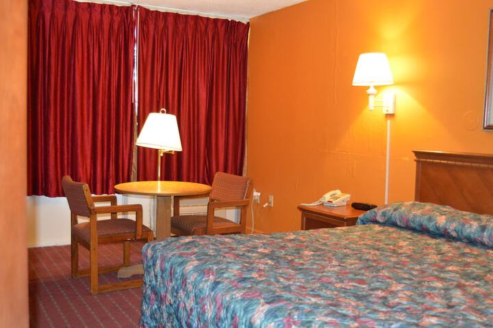 Travelers Inn