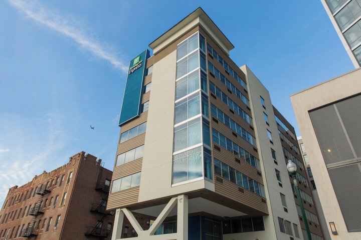 Hotel 5 of 61