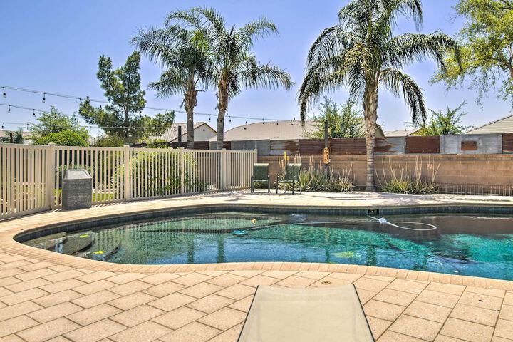 Pool Table Yard & Grill: Luxe Queen Creek Escape
