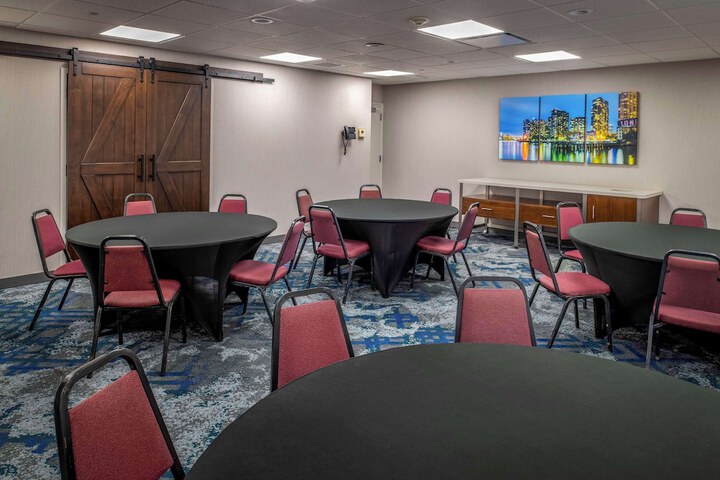 Hampton Inn Long Island / Commack