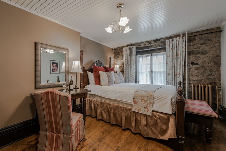 Room 25 of 47