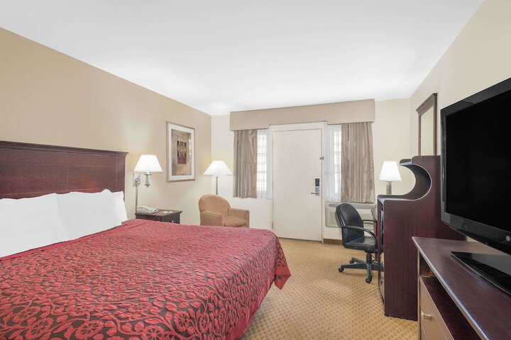 Room 7 of 15