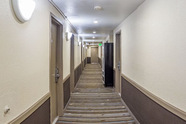 Ballroom/Hall 44 of 52