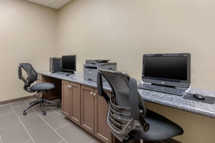 Business Center 62 of 63