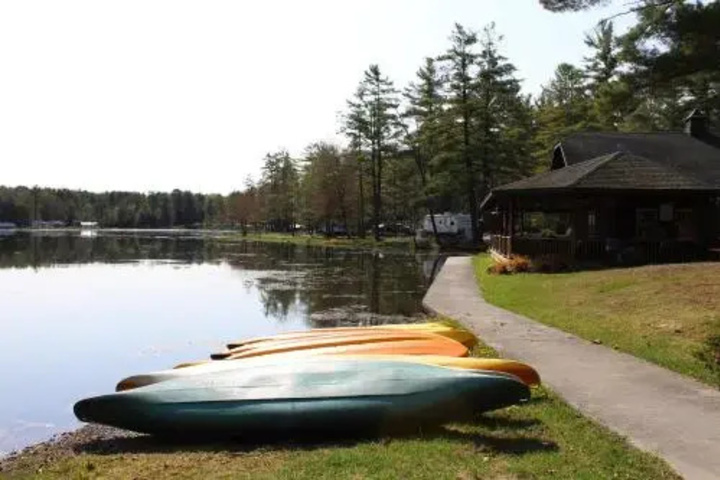 Alpine Lake Lakefront Cabin 8