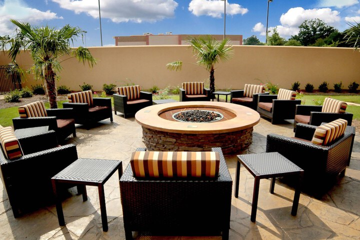 Courtyard by Marriott Jackson Airport / Pearl