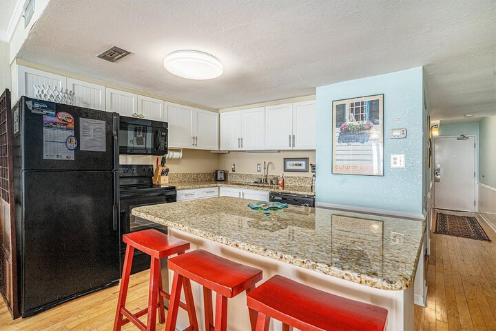 0401 Waters Edge Resort 3 Bedroom Condo by RedAwning