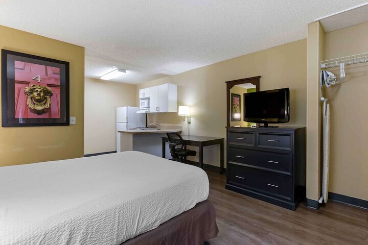 Room 10 of 24