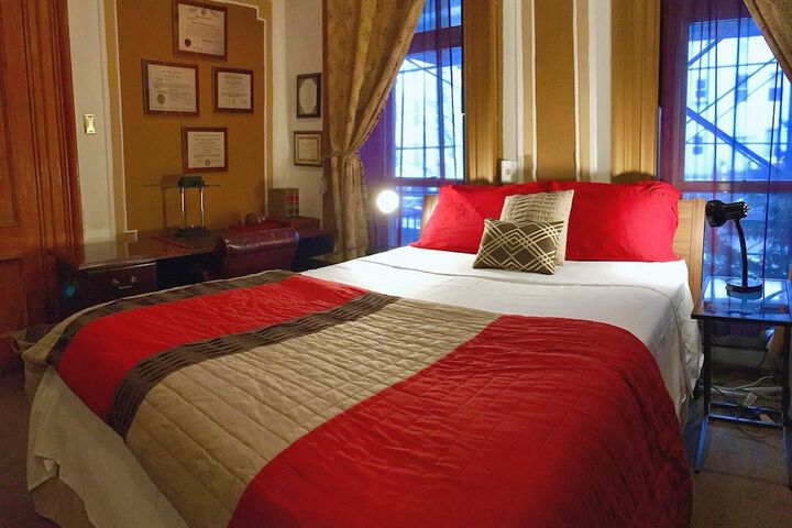 Room 34 of 40