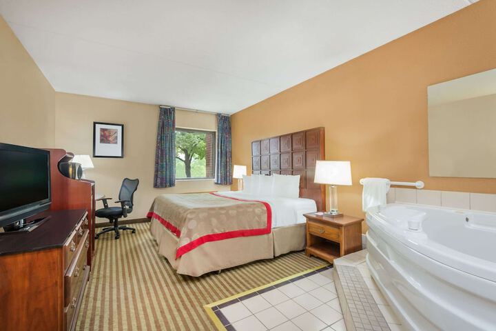 Room 25 of 42