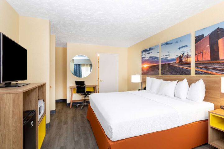 Days Inn & Suites by Wyndham Clovis