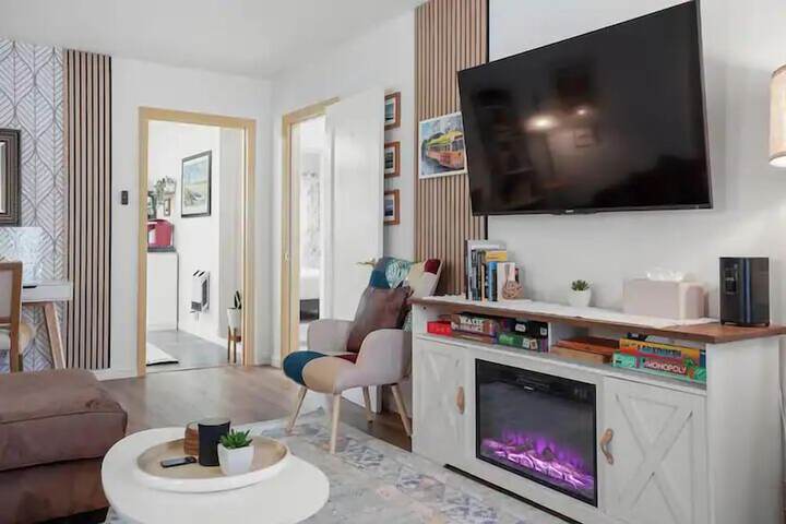 Coastal Palm Tree 2BR Retreat Ocean View