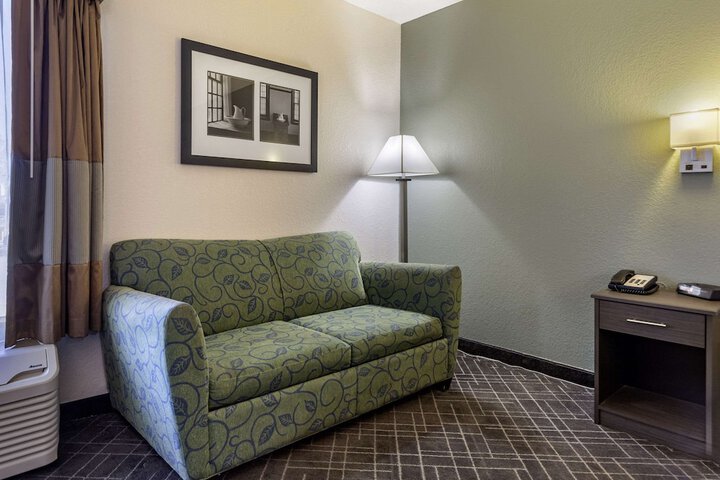 Room 15 of 33