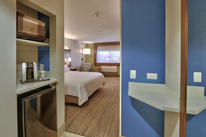 Room 17 of 40