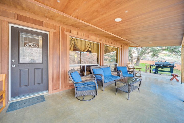 Rustic & Western House on Lake - Swim & Fish!