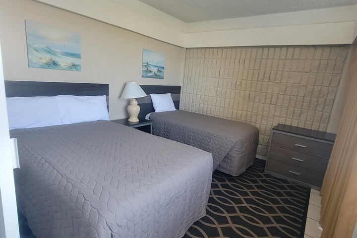 Room 17 of 38