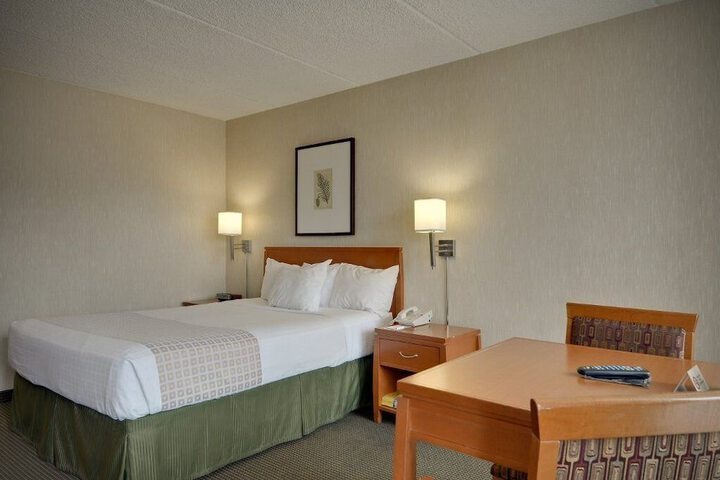 Room 11 of 22