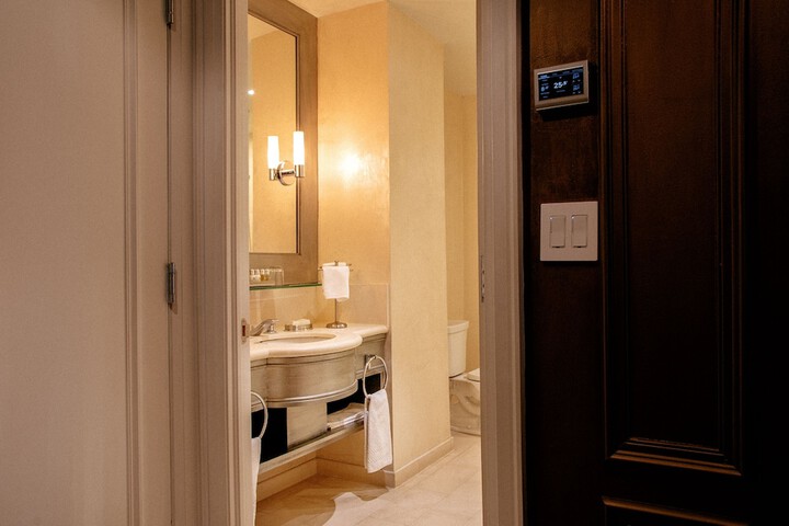 Room 16 of 61